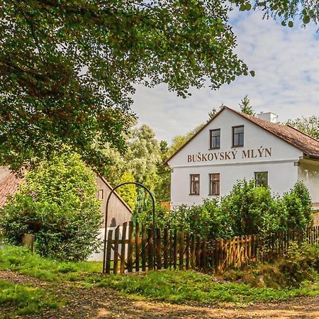Buskovsky Mlyn 1580 Hotel Dolní Bousov Exterior foto