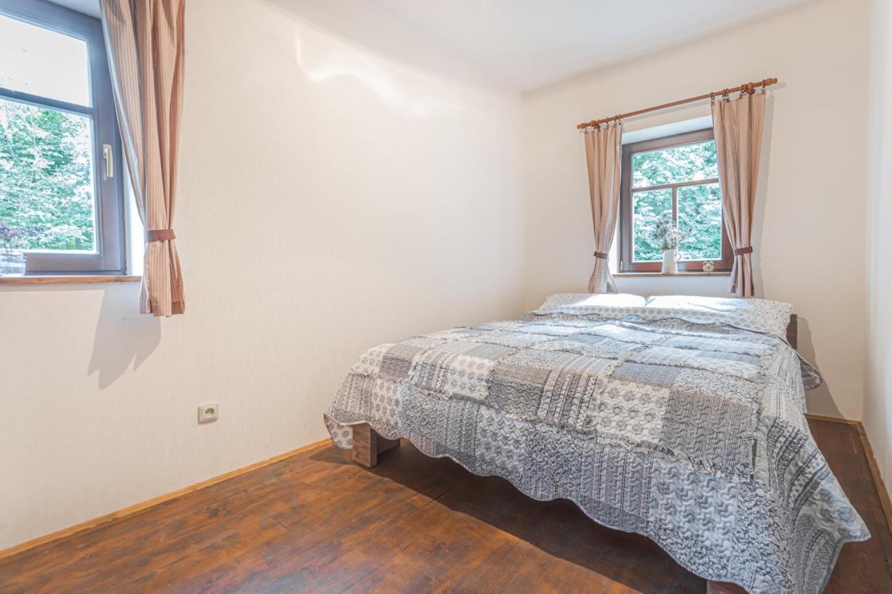 Buskovsky Mlyn 1580 Hotel Dolní Bousov Cameră foto