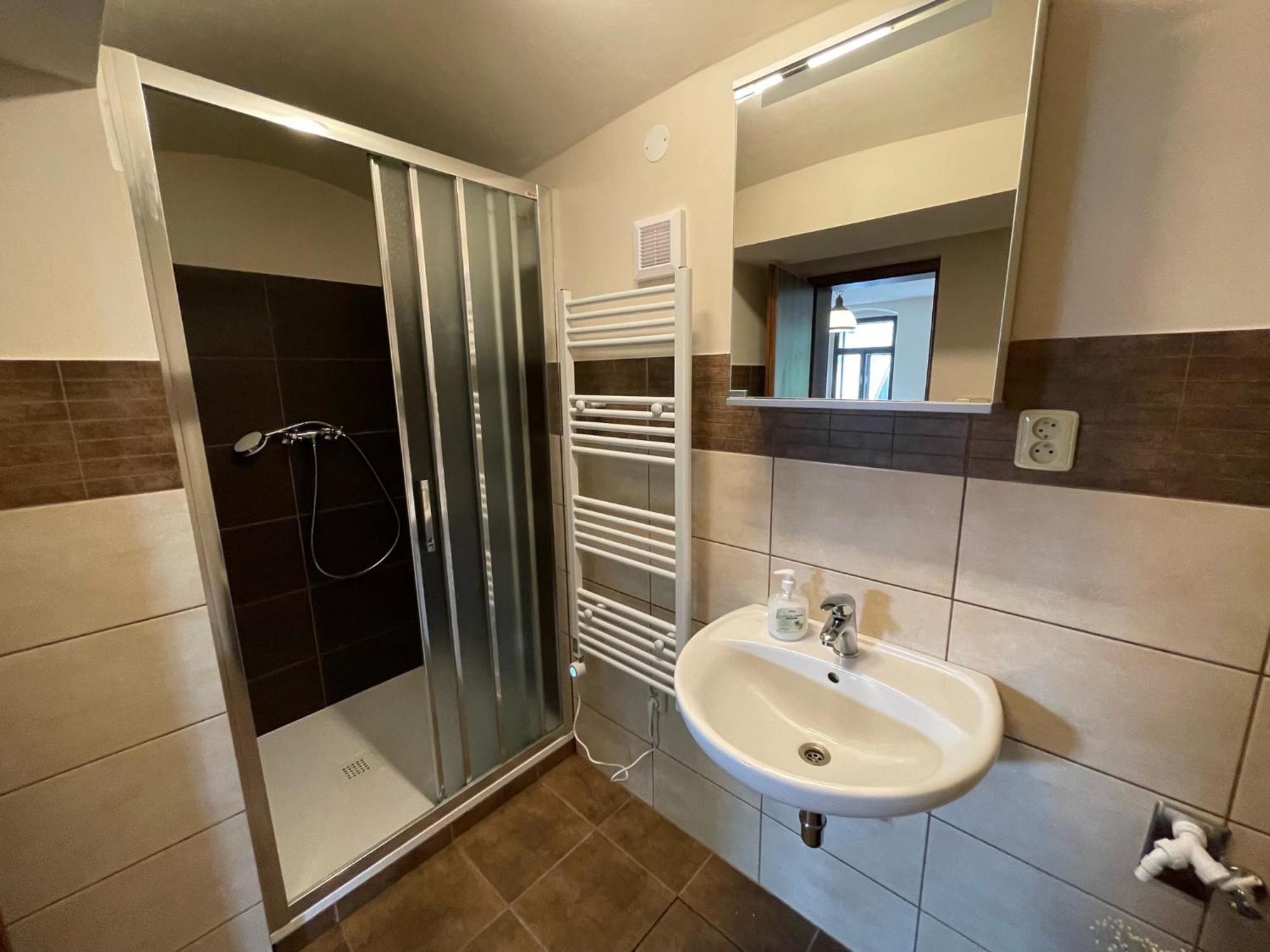 Buskovsky Mlyn 1580 Hotel Dolní Bousov Cameră foto
